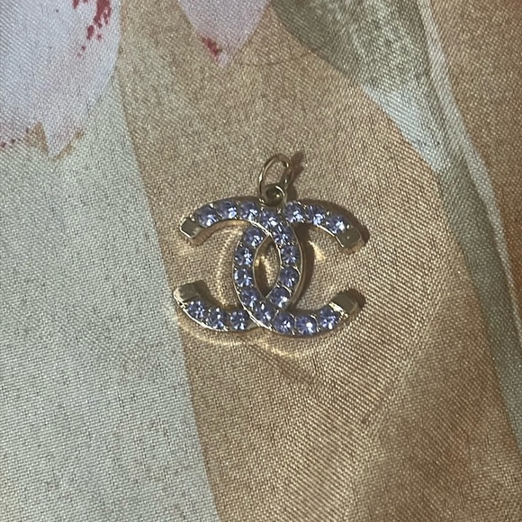 Purple Chanel charm - Picture 1 of 4